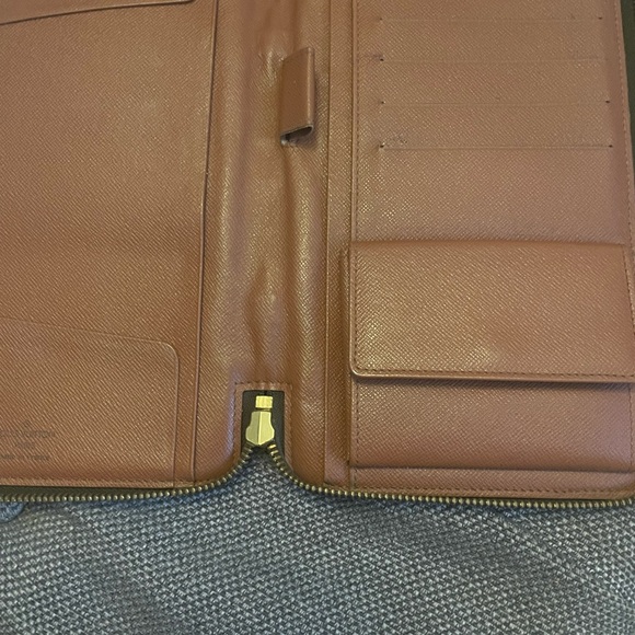 TRAVEL ORGANIZER WALLET - Picture 2 of 10